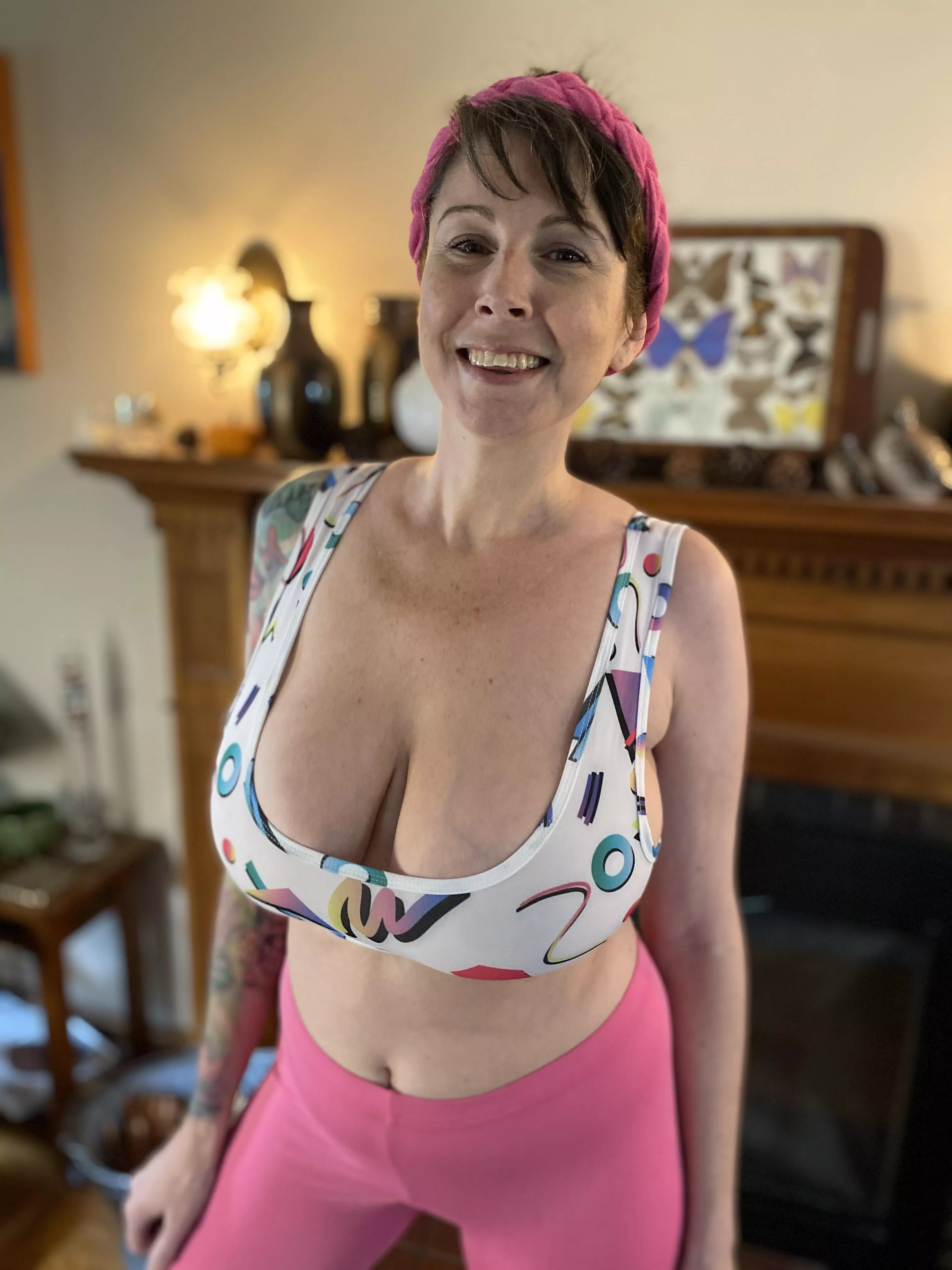 (F) Does this top make my boobs look big? (F) Does this top make my boobs look big?