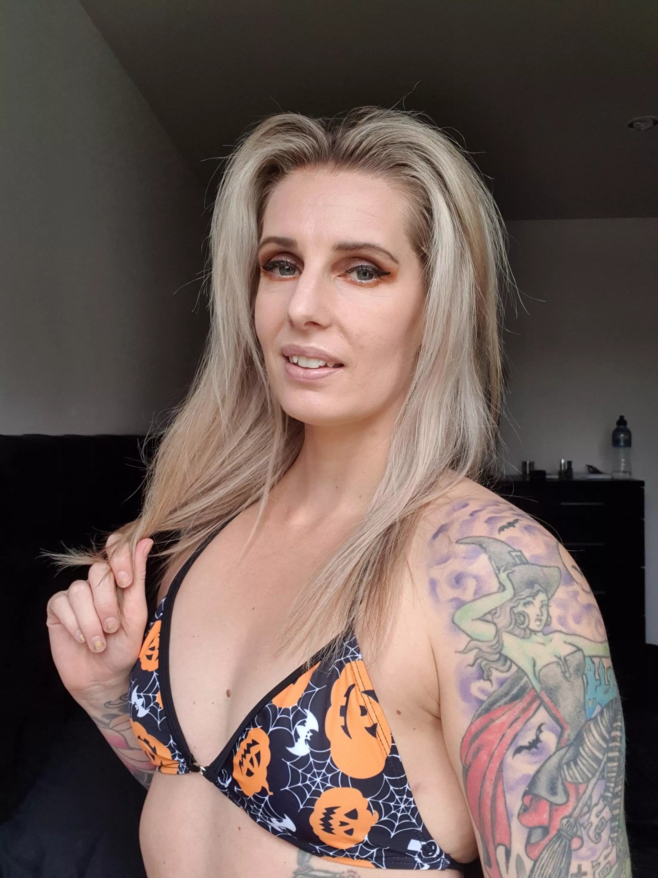 [F] Halloween bikini 🎃 like it?