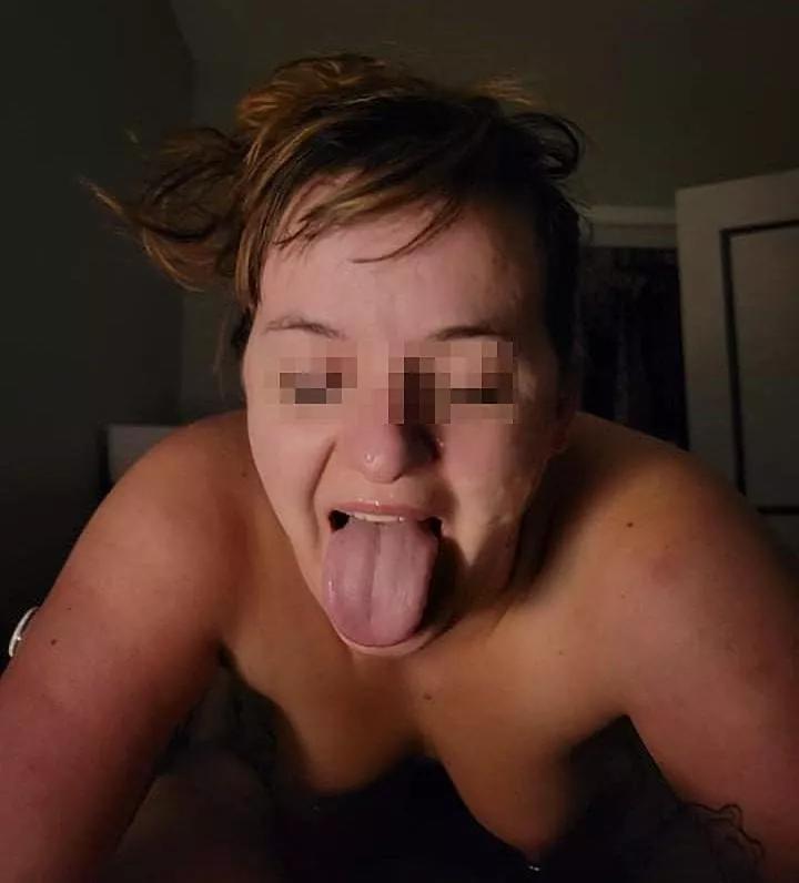 [F] He loves to receive pics of me from strangers