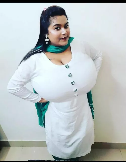 [F] Hyperbusty Hindi Babe