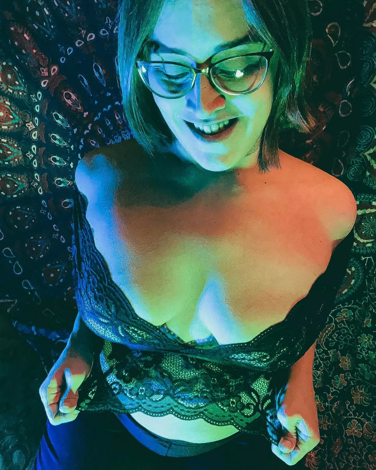 [F] I can wear this bra as a top, right?