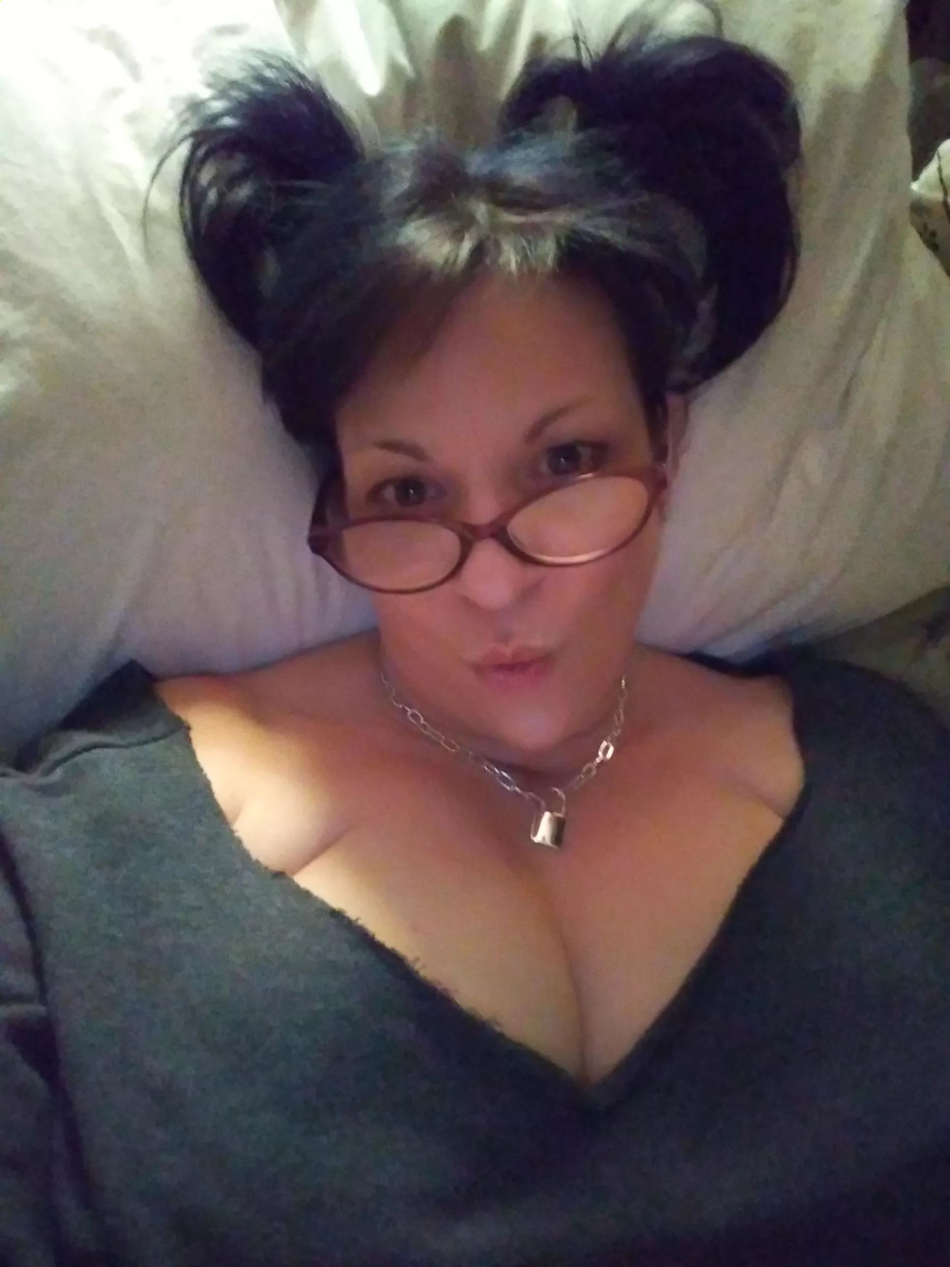 (F) I hate when I can't sleep..grrr (F) I hate when I can't sleep..grrr