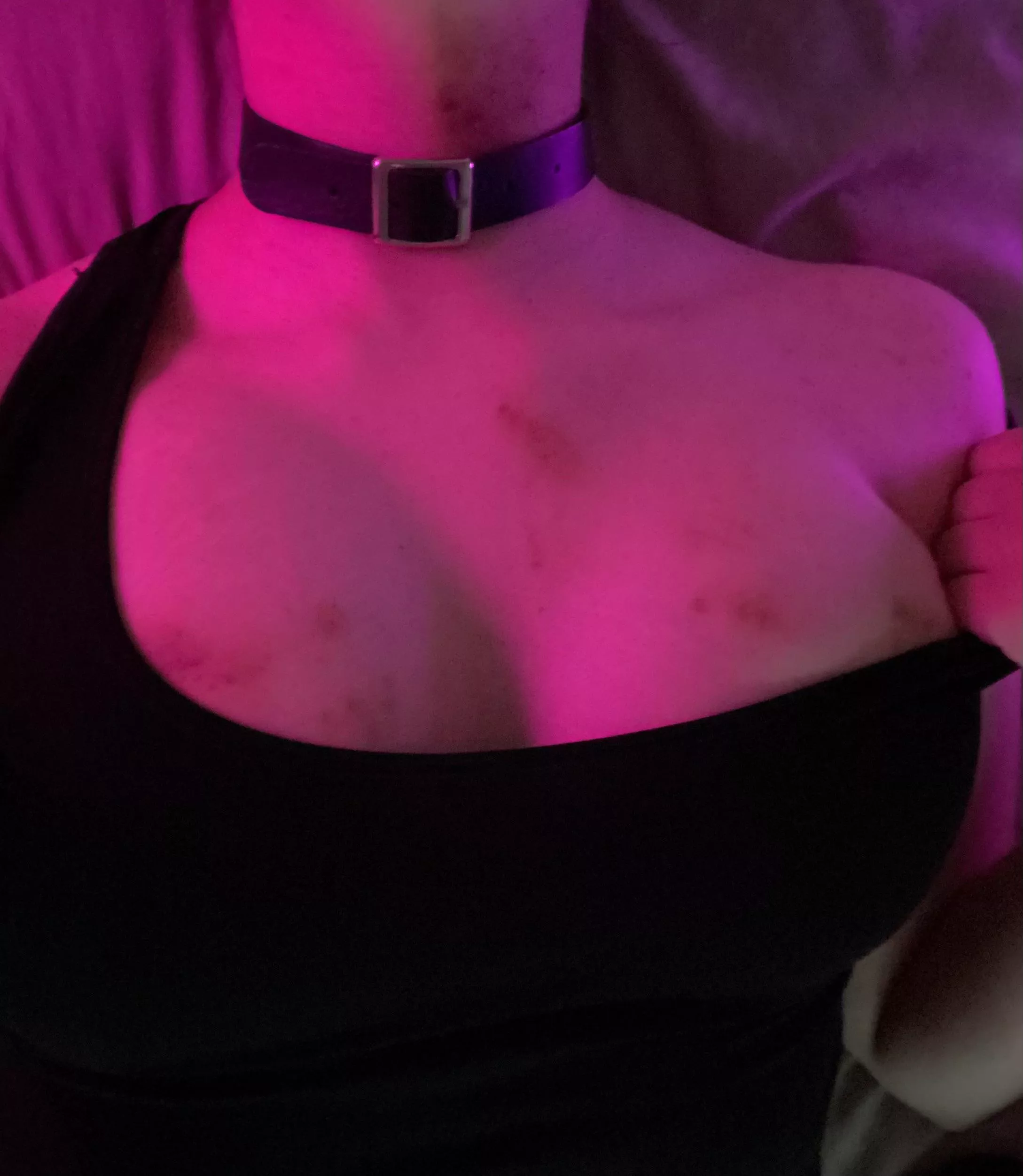 (f) I think my skin looks so pretty like this 🎀