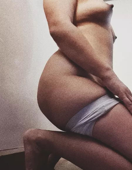 [F] I'm not that fat am I? 🥺 Would you still want me? 👉👈