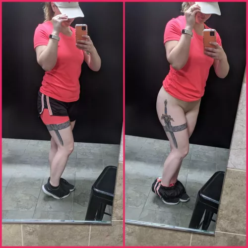 [F] I'm pretty sure the person who walked in wasn't excepting my ass this afternoon, but I'd like to think she liked it.