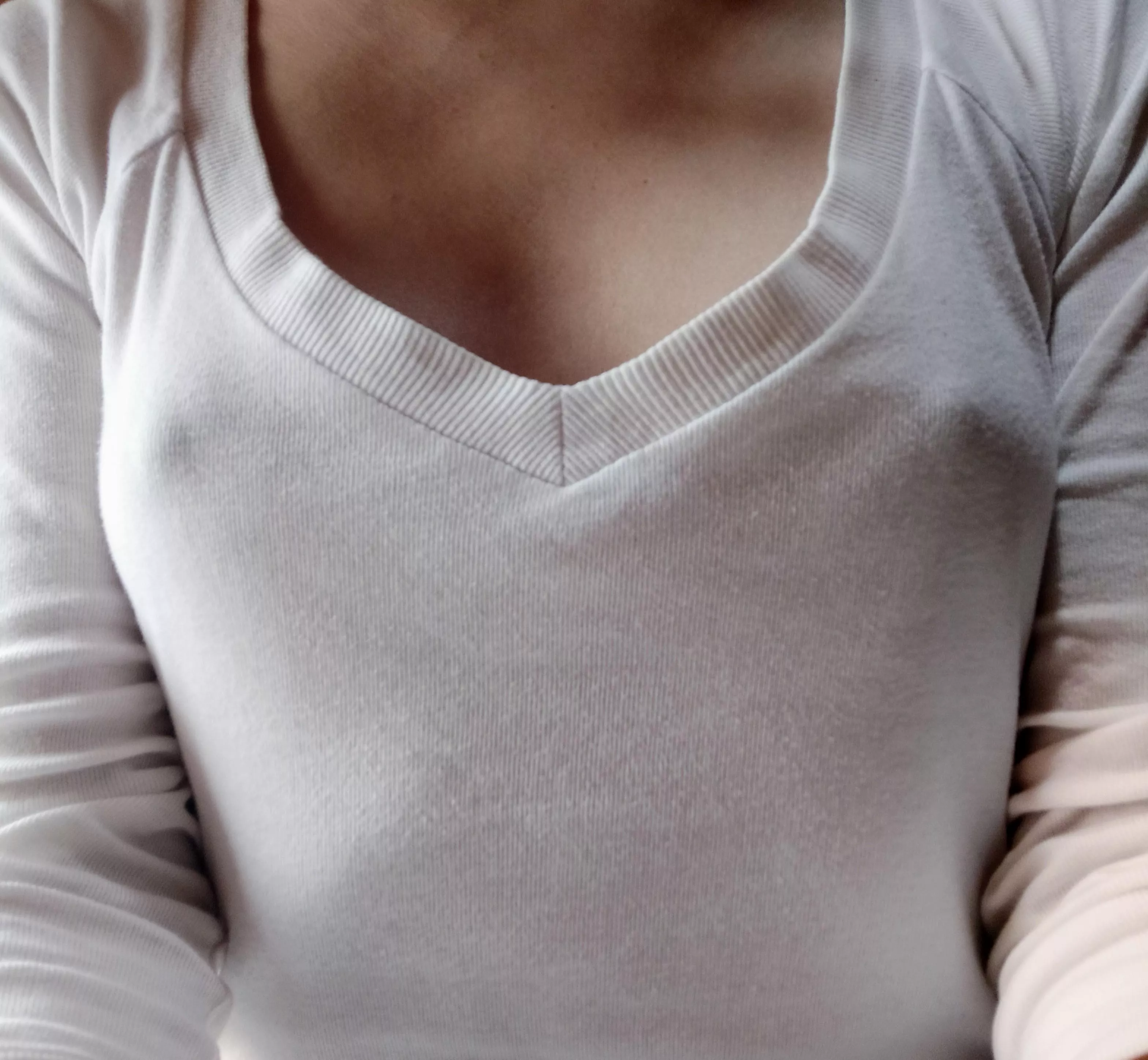 [F] Is white my colour? What do you think?