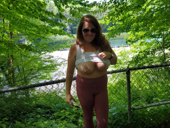 [F] it was a busy day on this path, wonder how many ppl saw.