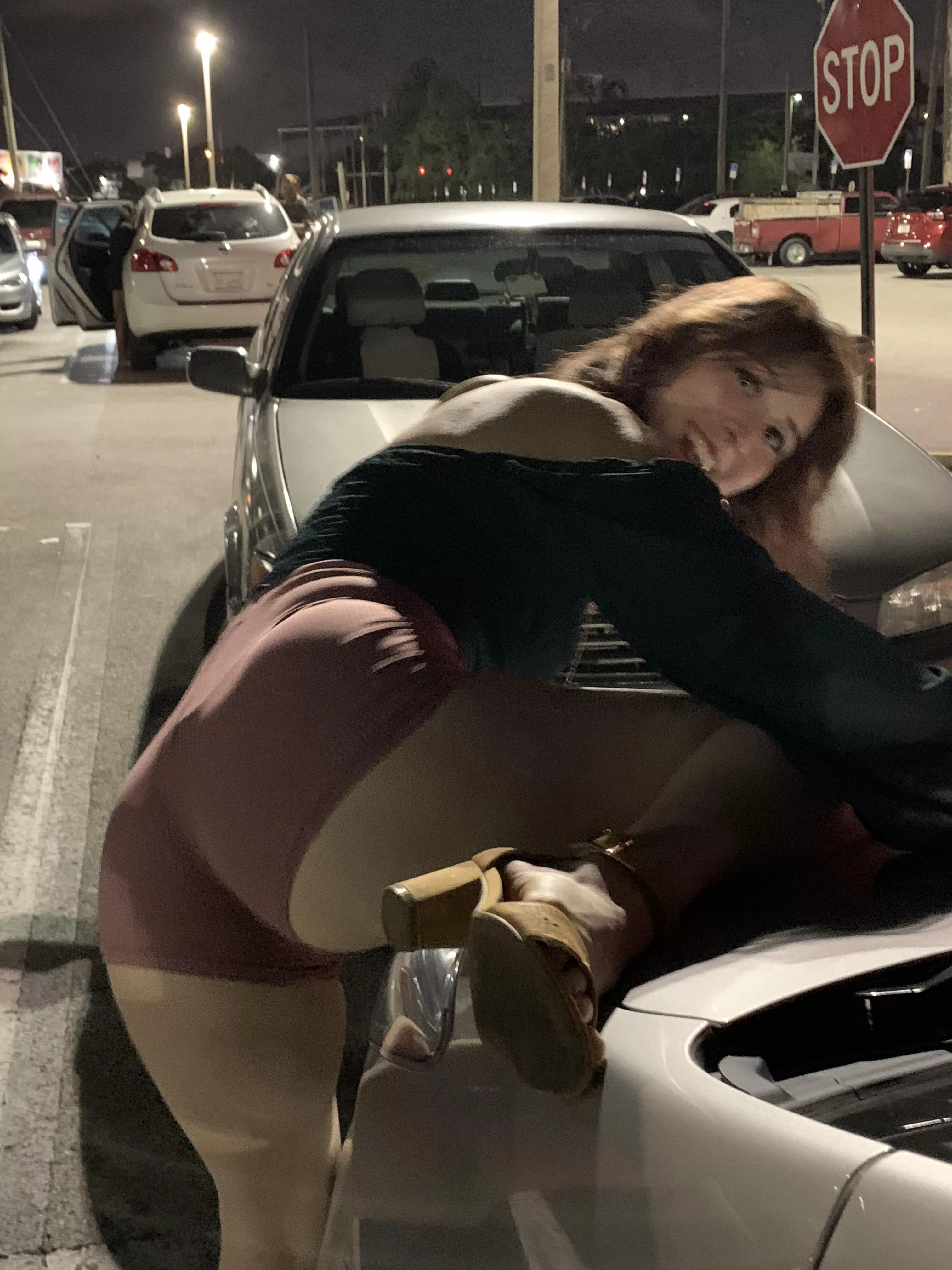 [F] Pawg in the parking lot