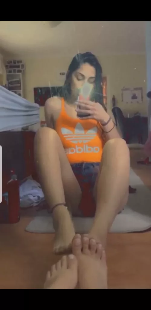 [F] Posing in the mirror