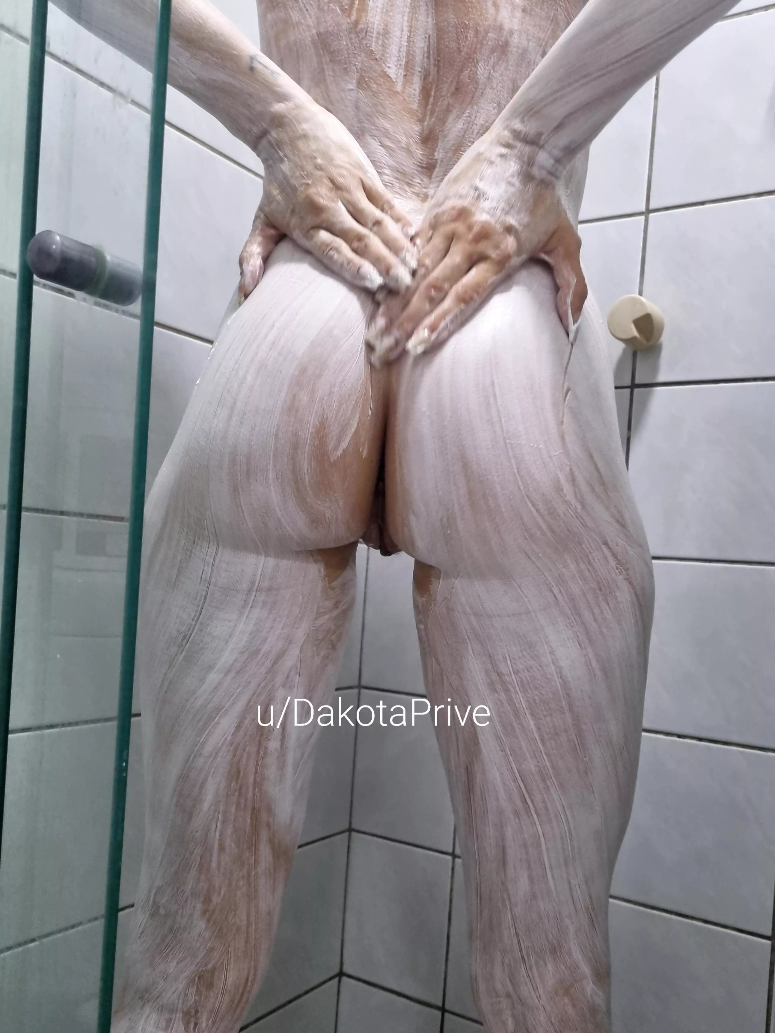 [F] Preparing for the night! 😈