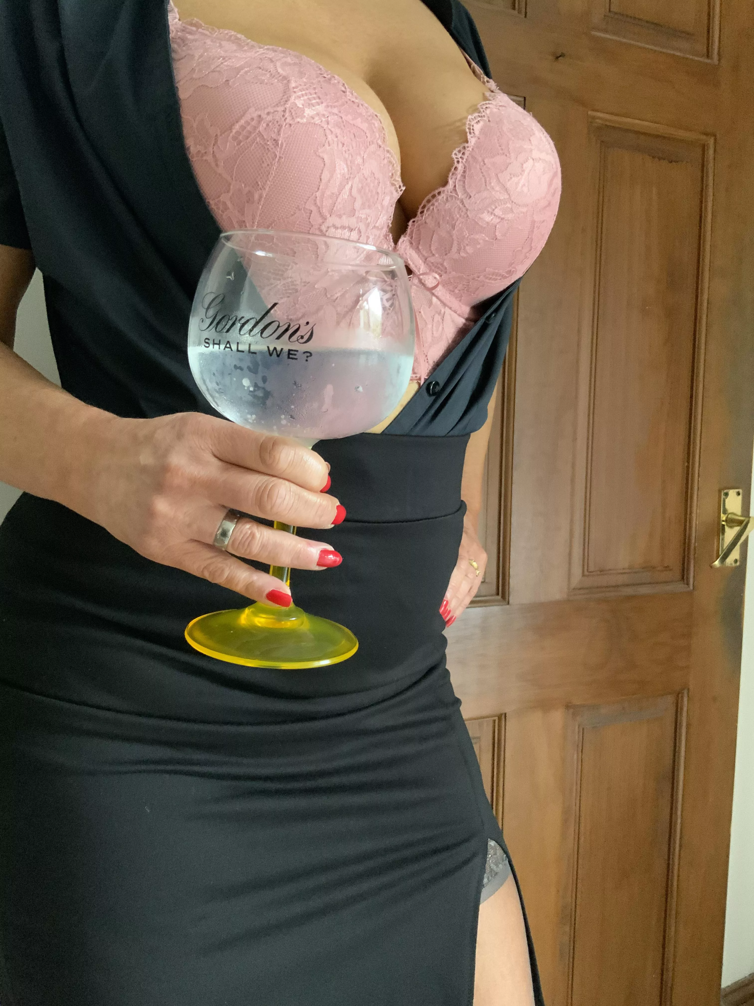 (F) Shall we ? It be rude not to ❤️💋💋