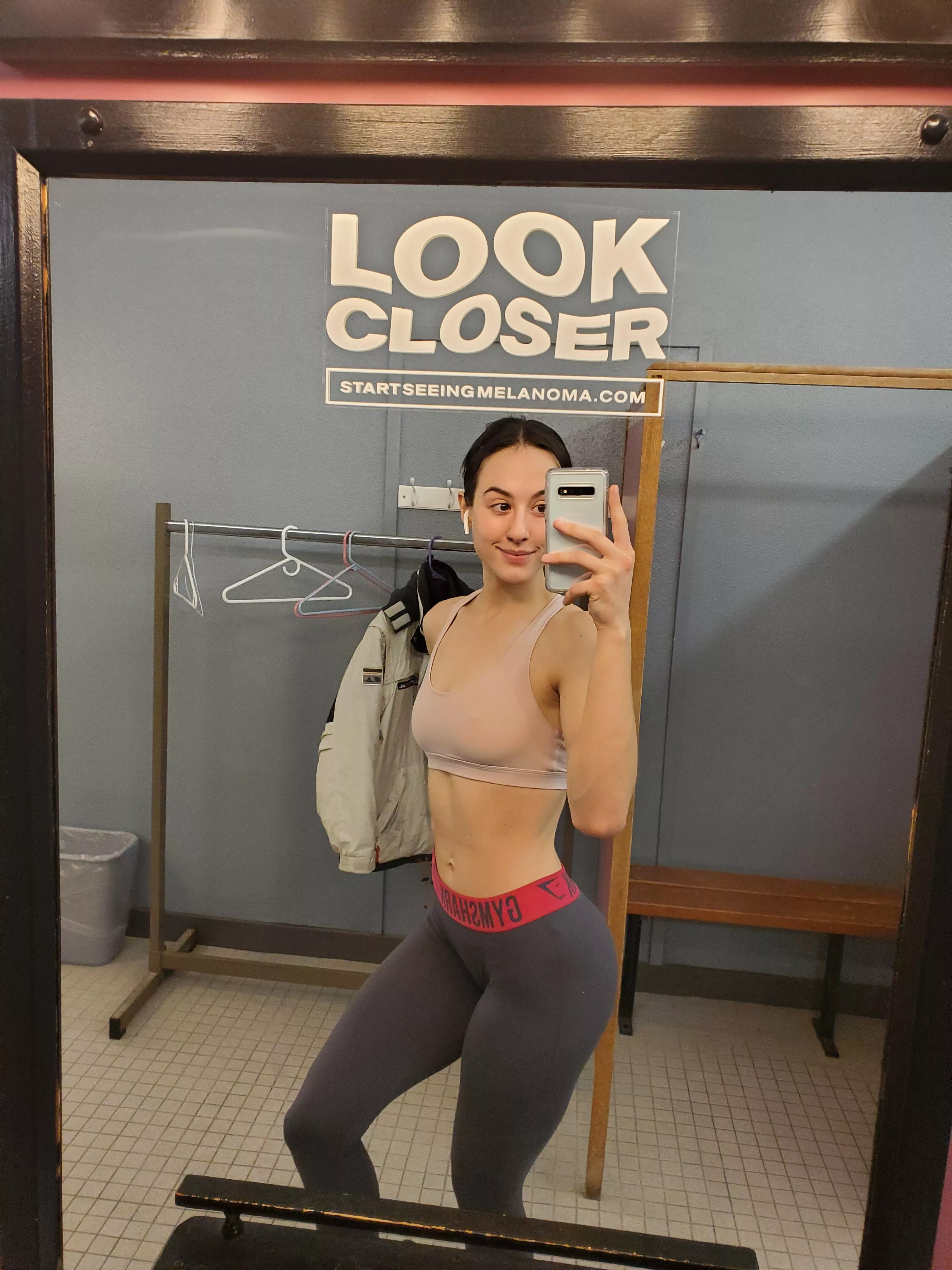 [F] Sweaty post leg day me