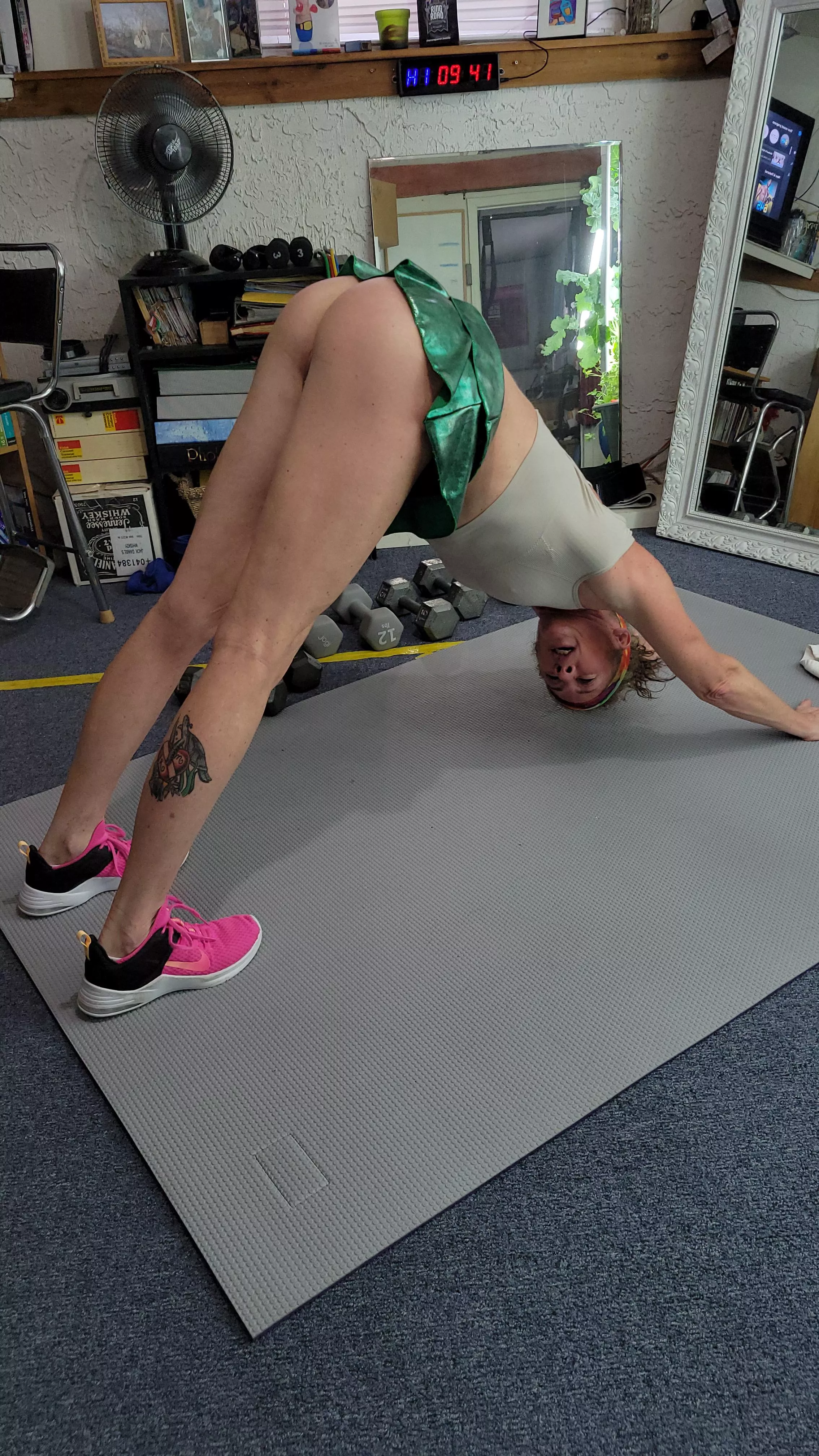 (f) that skirt is always riding up my pussy when I workout