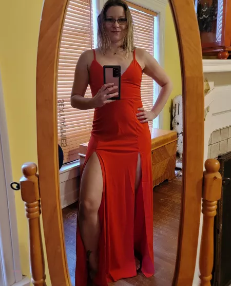 [F] Trying to find a dress for date night. I think I found it!