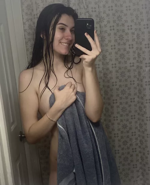 [F] Why I'm popular with the guys in my dorm ;)