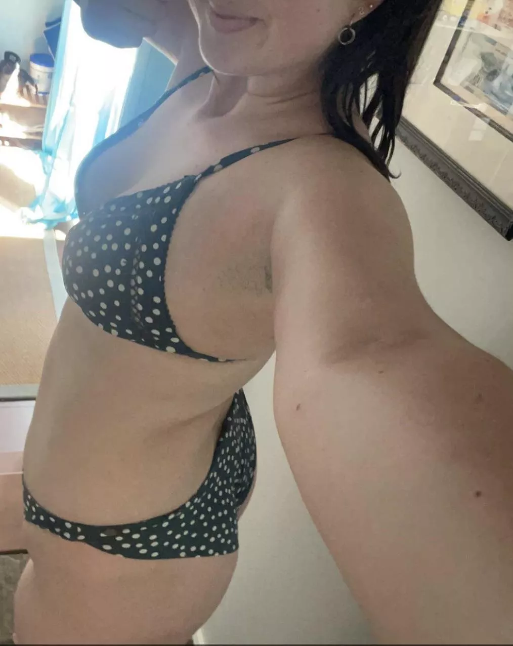 (F) Working on my tan 😊 hope everyone had a great New Years x (F) Working on my tan 😊 hope everyone had a great New Years x