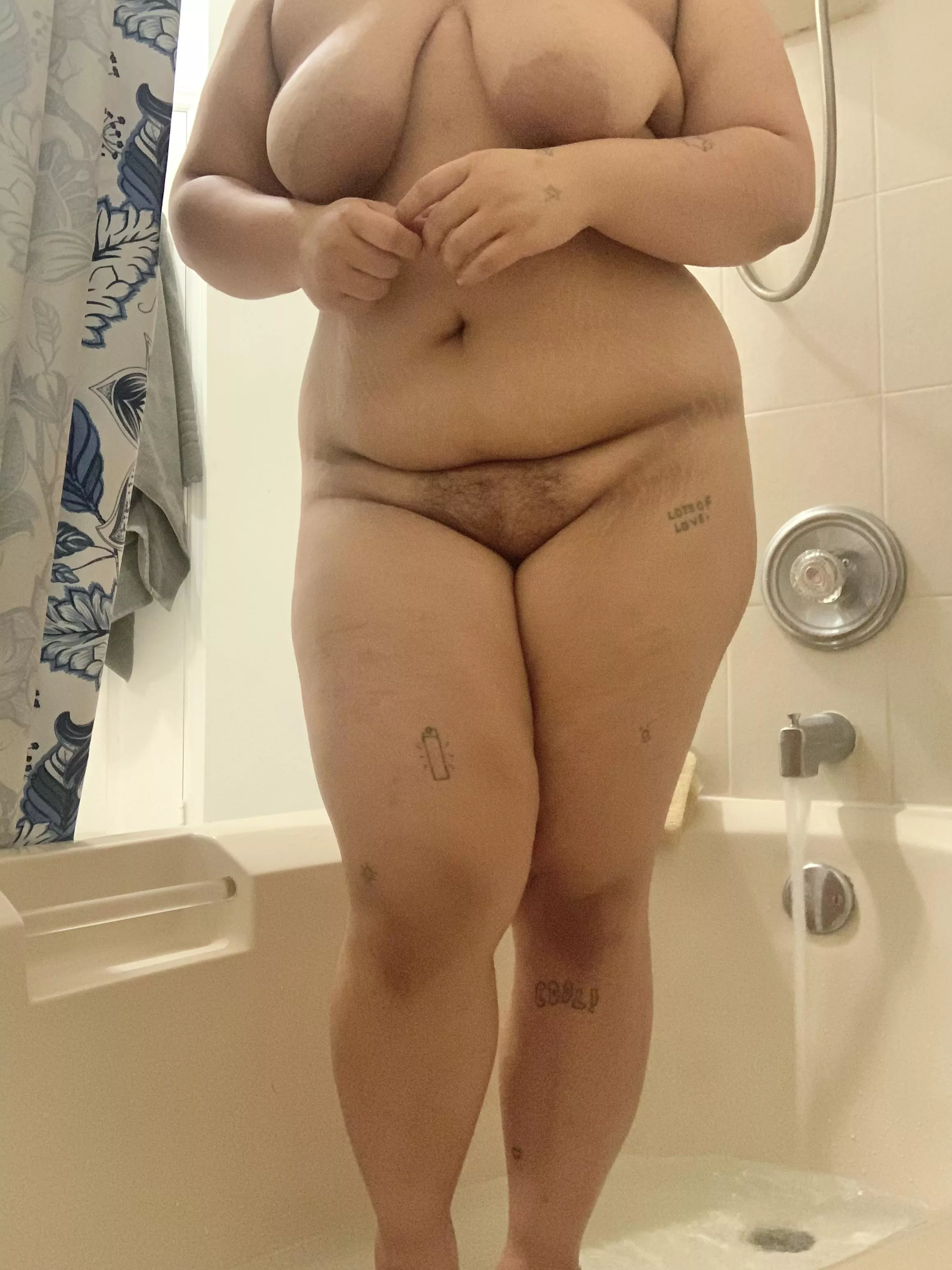 [f18, ~190lbs, 5’1] been having a rough time recently n so naturally that’s meant poor self confidence. hopefully posting this lifts my spirits a bit ^_^