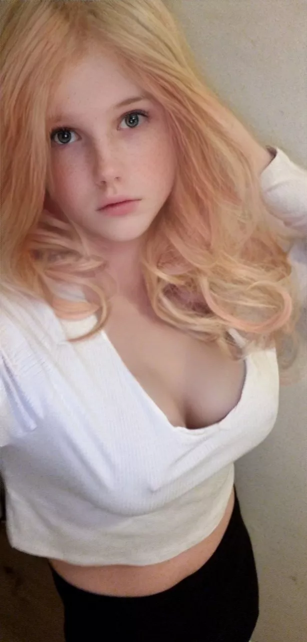 (F18) felt cute in this top 😊