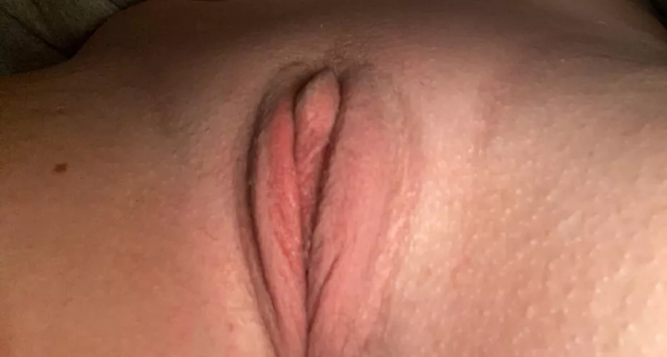 (f)18 mi- does my young, bald slit look appetizing? š„ŗ