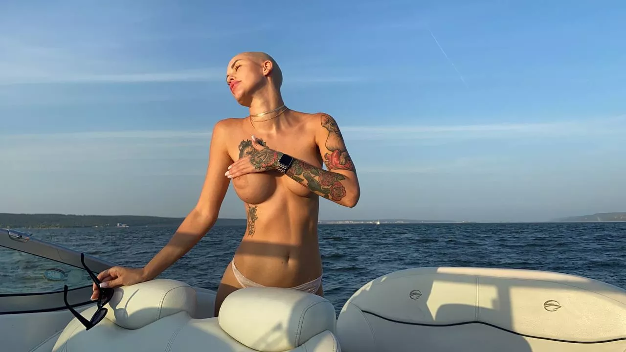 (F18)have a nice weekend everyone✌😊