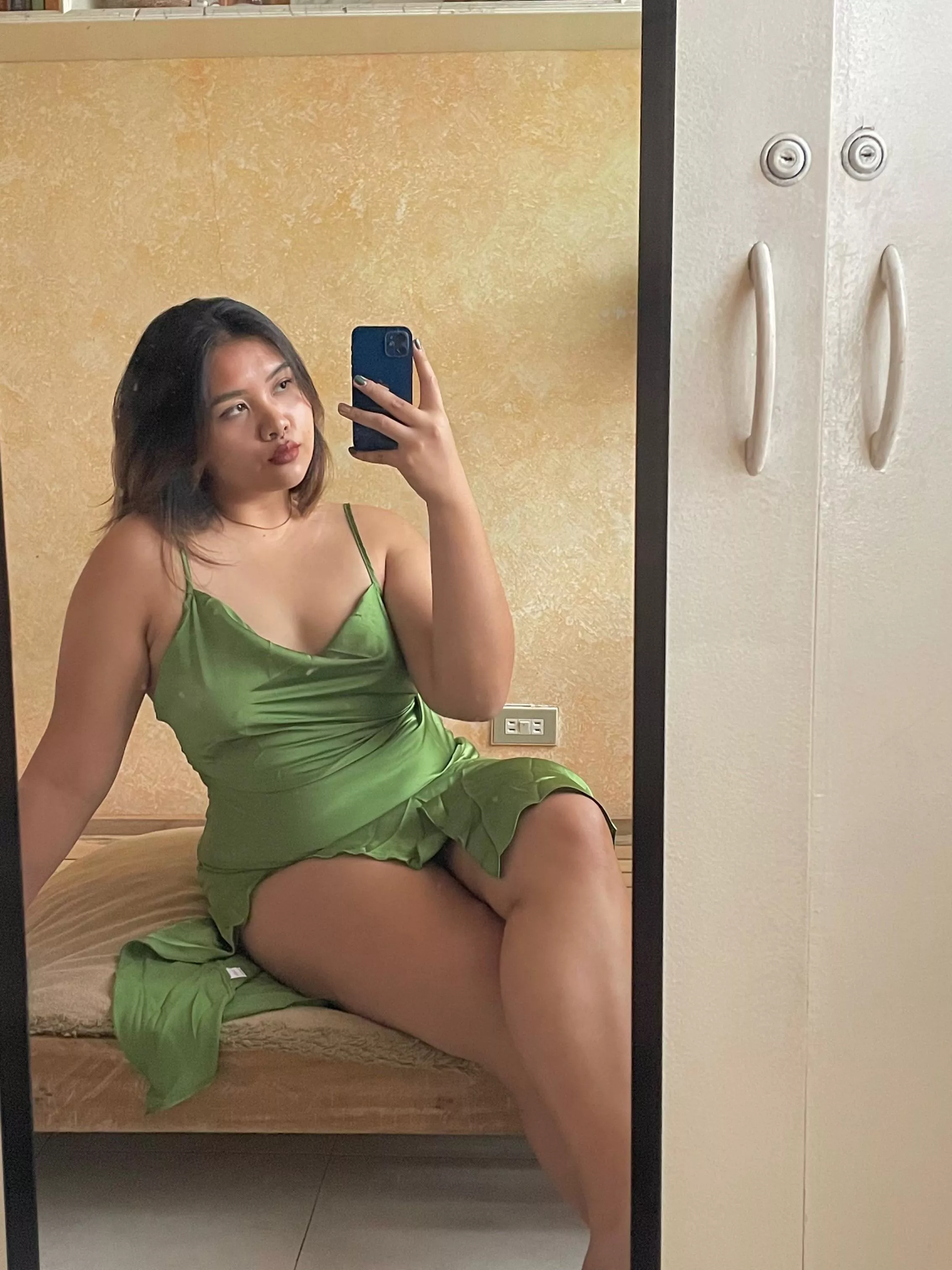 F19. Oh hey, does anyone rlly like thicker Filipinas?🥲