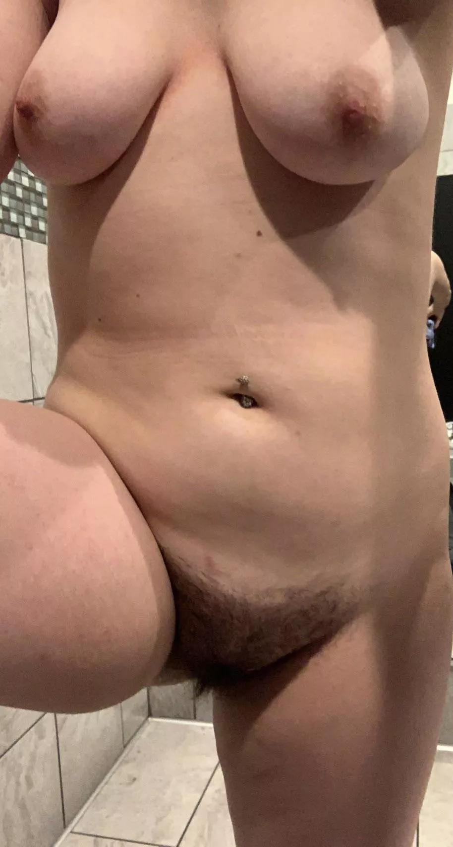 F20 , 148, 5’2 I don’t hate how I look but if my boobs could be a little bigger I feel like it would make my body look a lot better! But that’s just my opinion 🤷🏻‍♀️