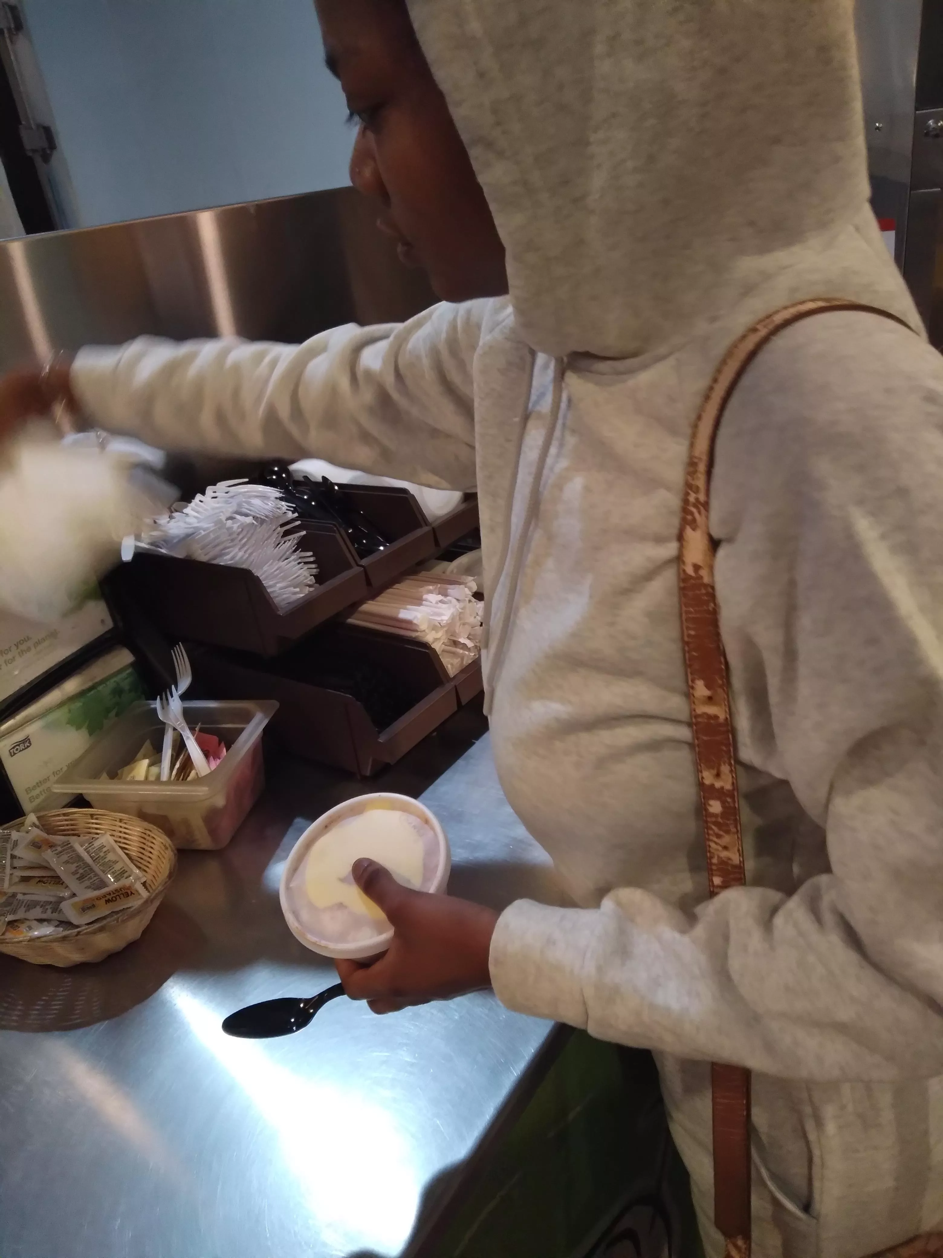 F20 hey wanna eat with me baby ?