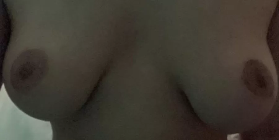 F23, 145 lbs, 5’5” my tiddies are social distancing