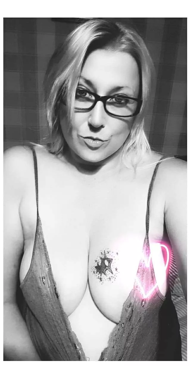 F30 uk bi mummy are we feeling the glasses?