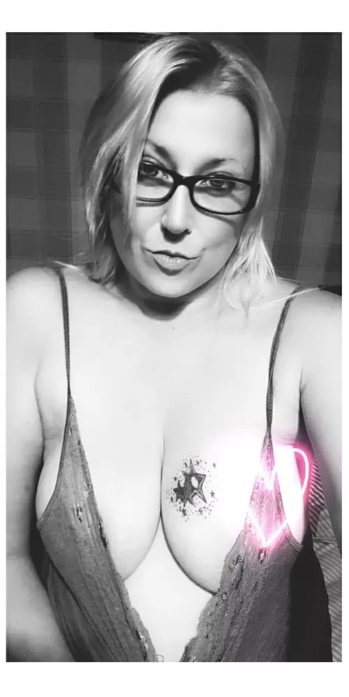 F30 uk bi mummy are we feeling the glasses?