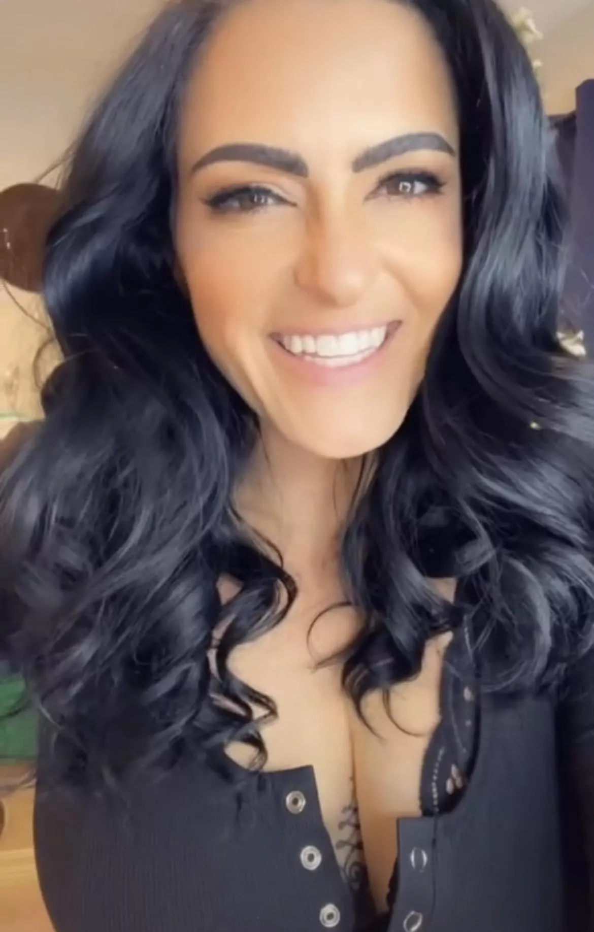 (f40) who wants to mess up my make-up