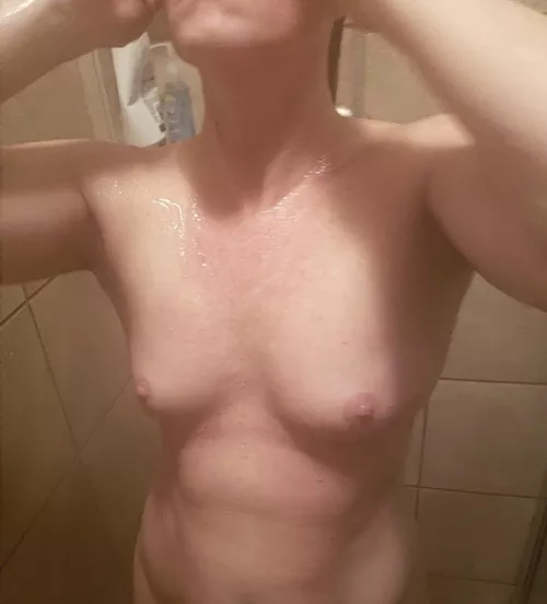 (f)44 warm Saturday shower when it's cold outside...gonna need to warm up after I get out tho 😉