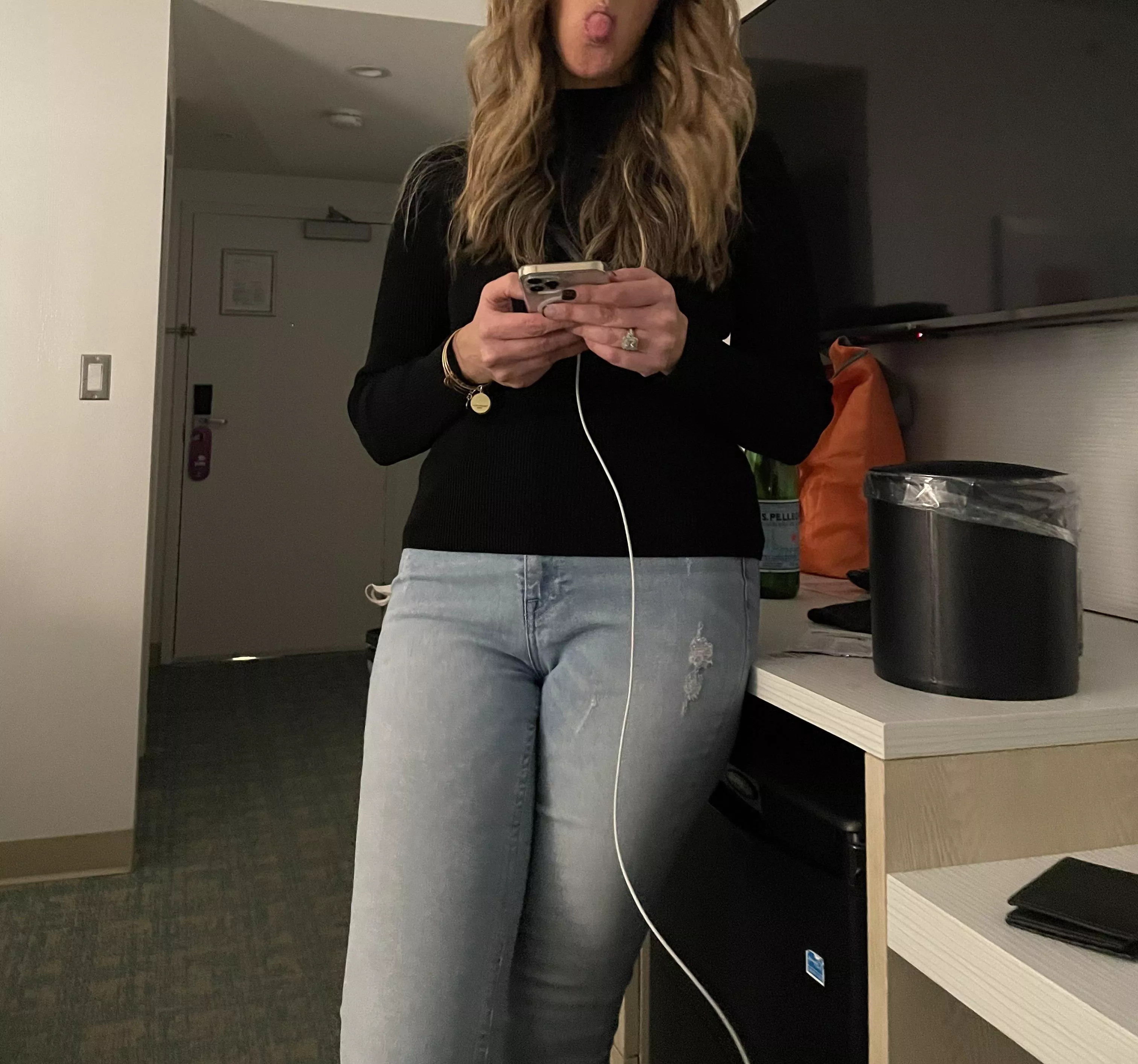 (F)48. Anyone else wake up horny