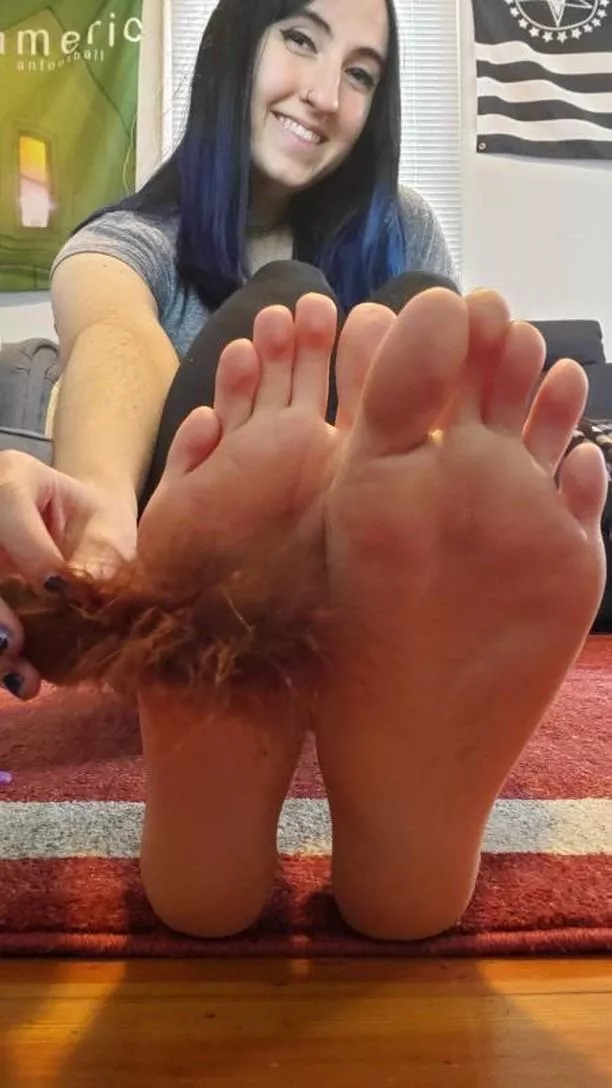 Face Reveal and Feather Ticklish Feet - Pre Session