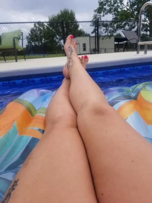 Facebook Friends Feet