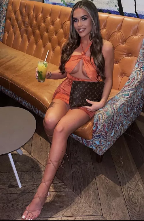 Fake tits! White toes😍