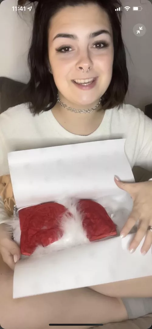 Fambase trippyhippyxoxo live rn