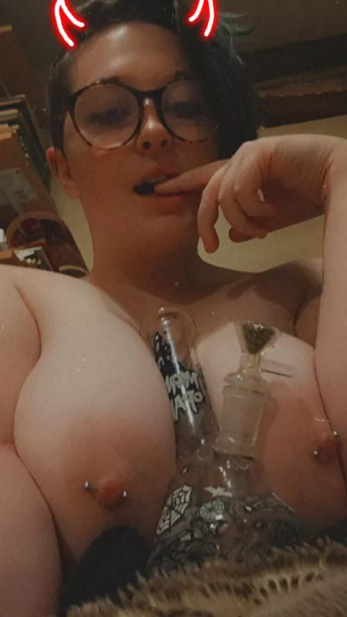 Fancy a smoke, baby? Come and join me on Only fans! The subscription is free πππ