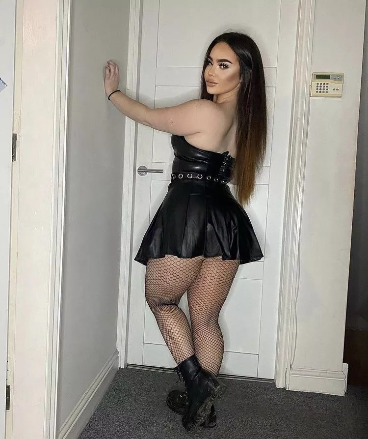 Fat ass girl in stockings
