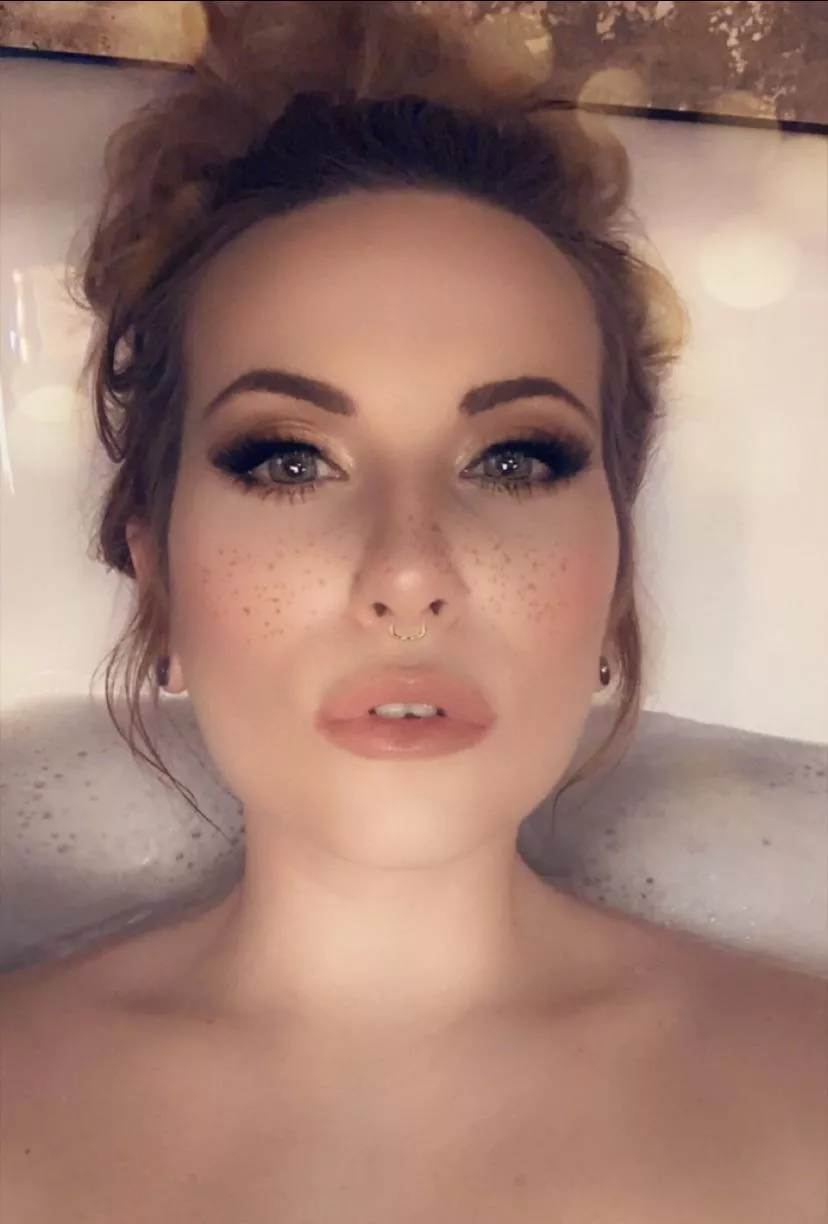 February is my birthday month!! Spoil me!!! 🥰👑