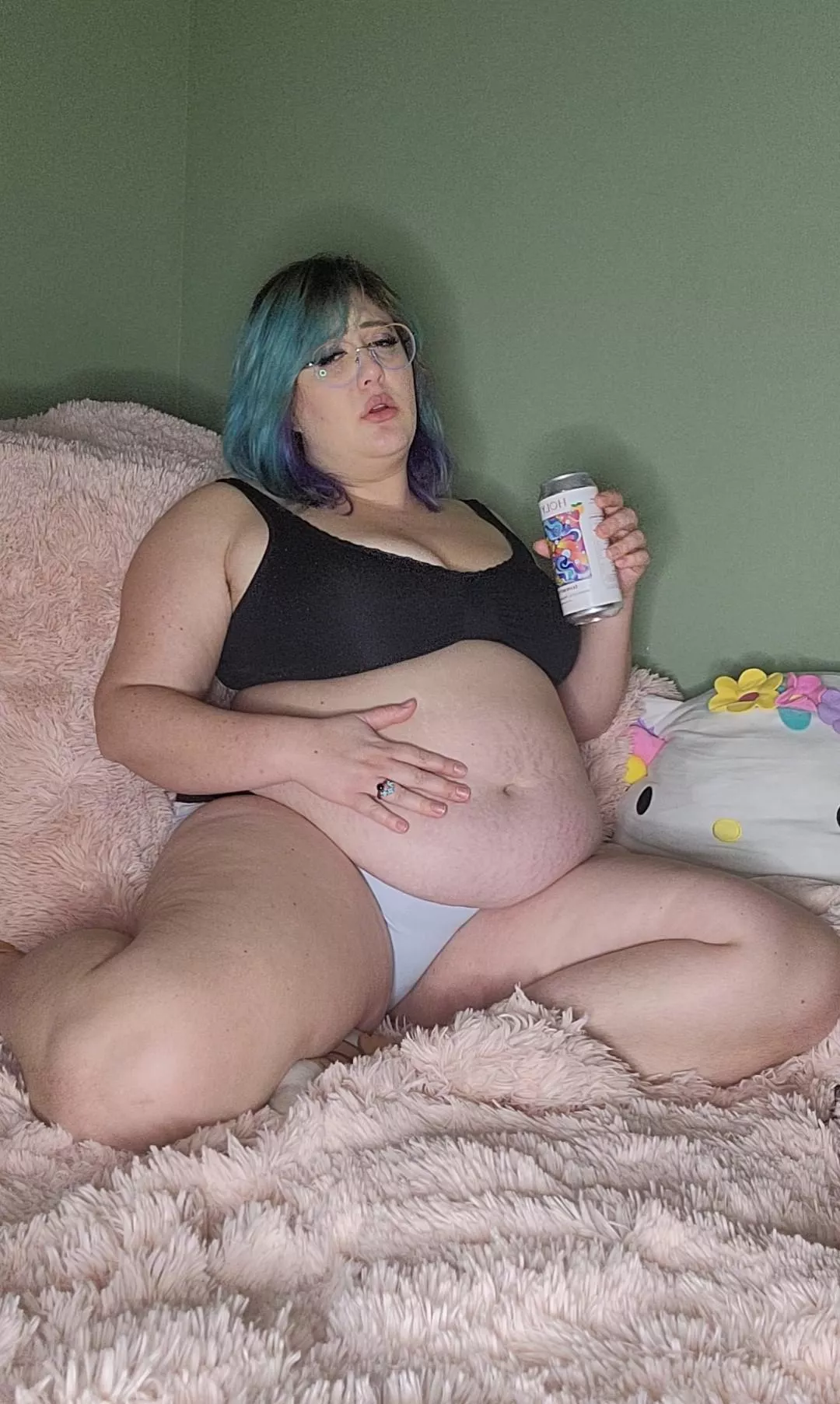 Feed me until I cry, plz 🥺