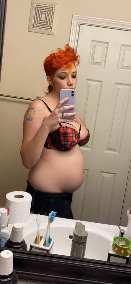 Feel like I’m actually showing now sc:boobeahr Feel like I’m actually showing now sc:boobeahr