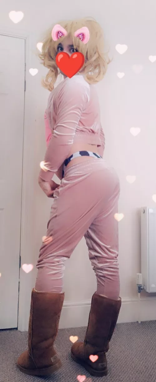 Feel so humiliated dresses like a cheap chav π₯Ίπ³