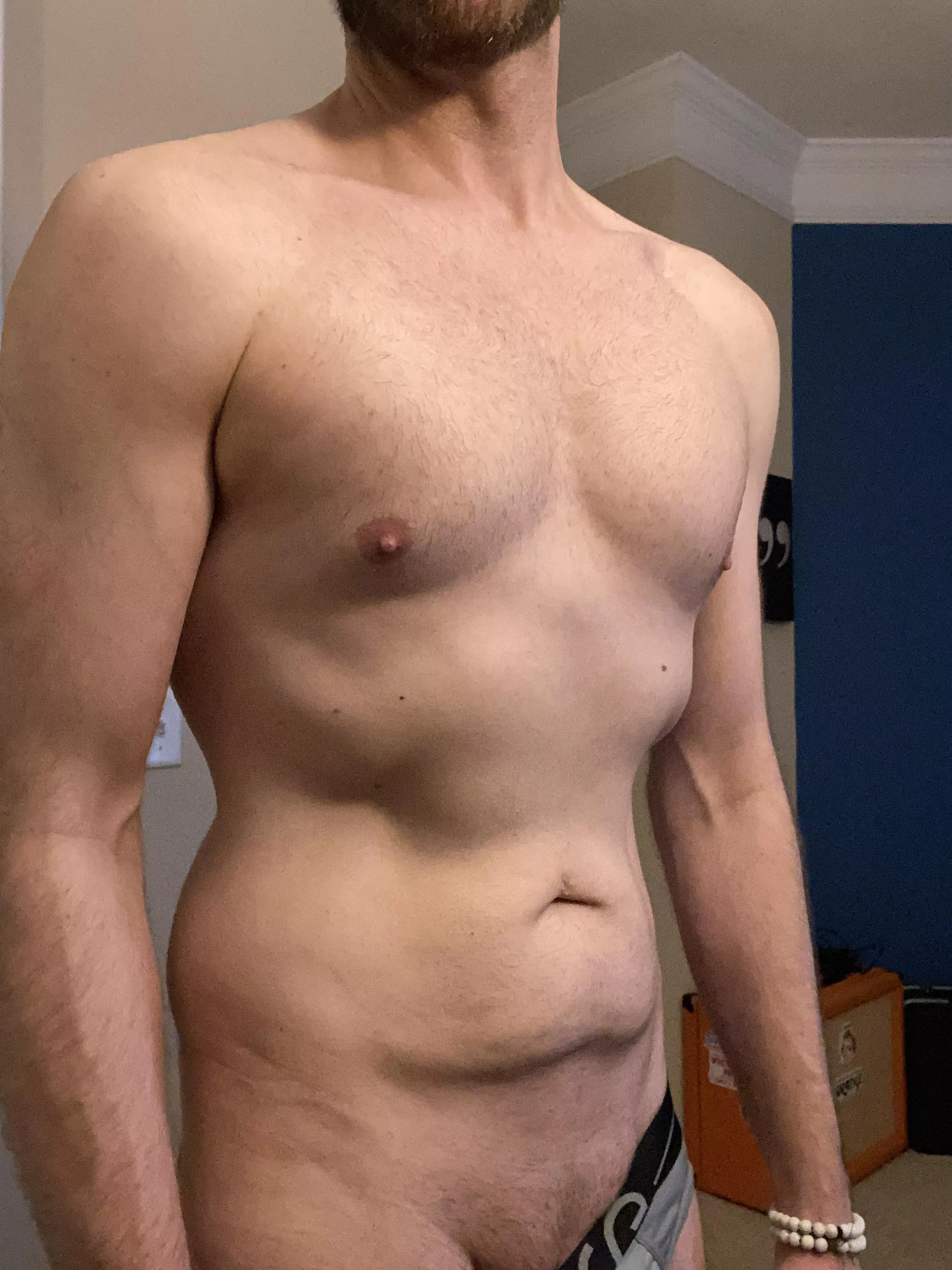 Feeling a little beefy after today’s gy(m) session 💪🏼😏