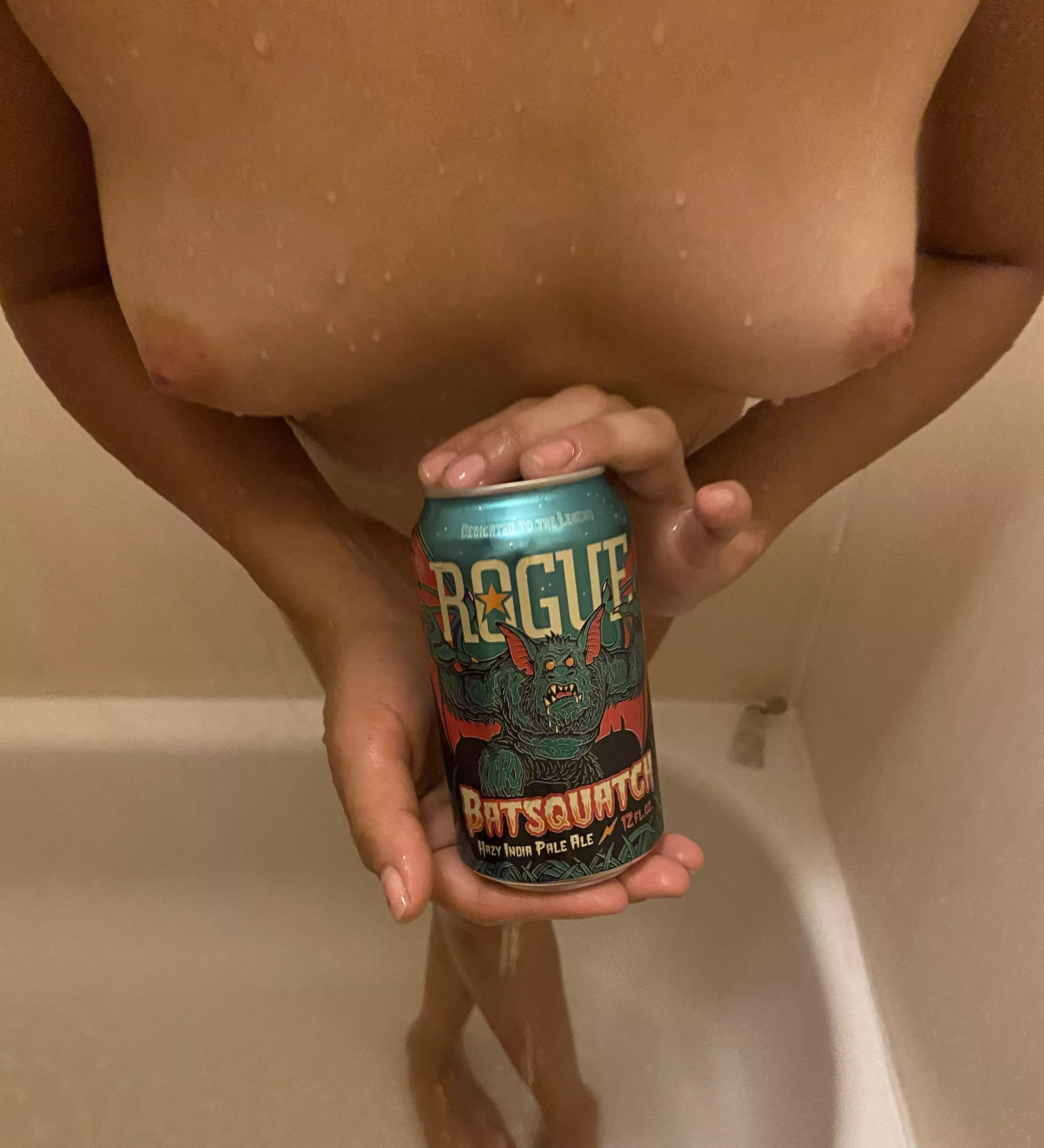 Feeling a little Rogue while drinking this Batsquatch. Feeling a little Rogue while drinking this Batsquatch.