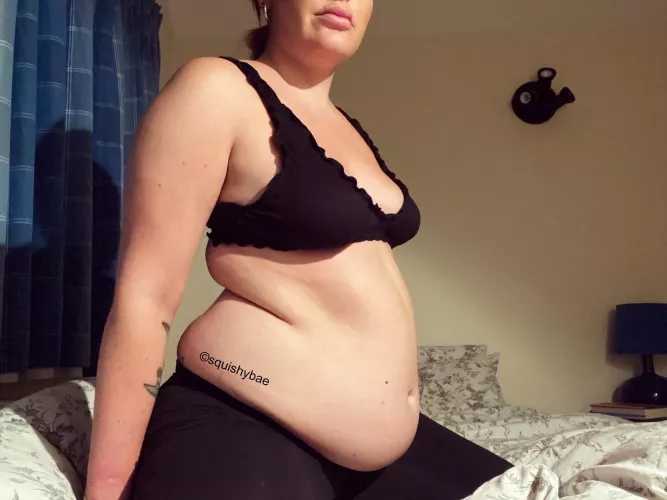 Feeling big with this belly hang 🥰