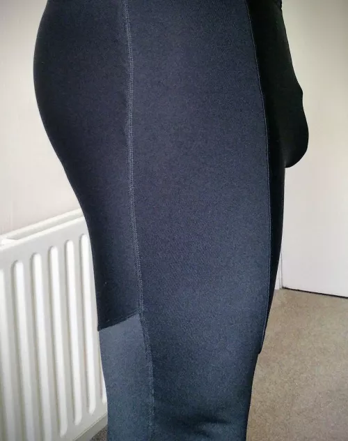 Feeling comfy in these thick tights