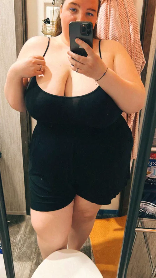 Feeling cute and comfy :) (OC)