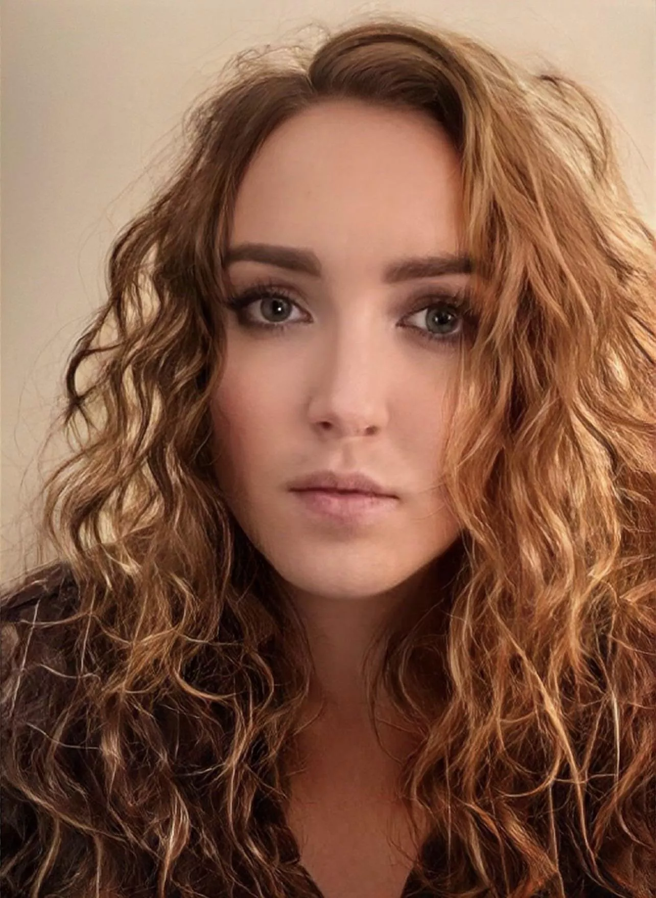 Feeling feminine. DMs open x