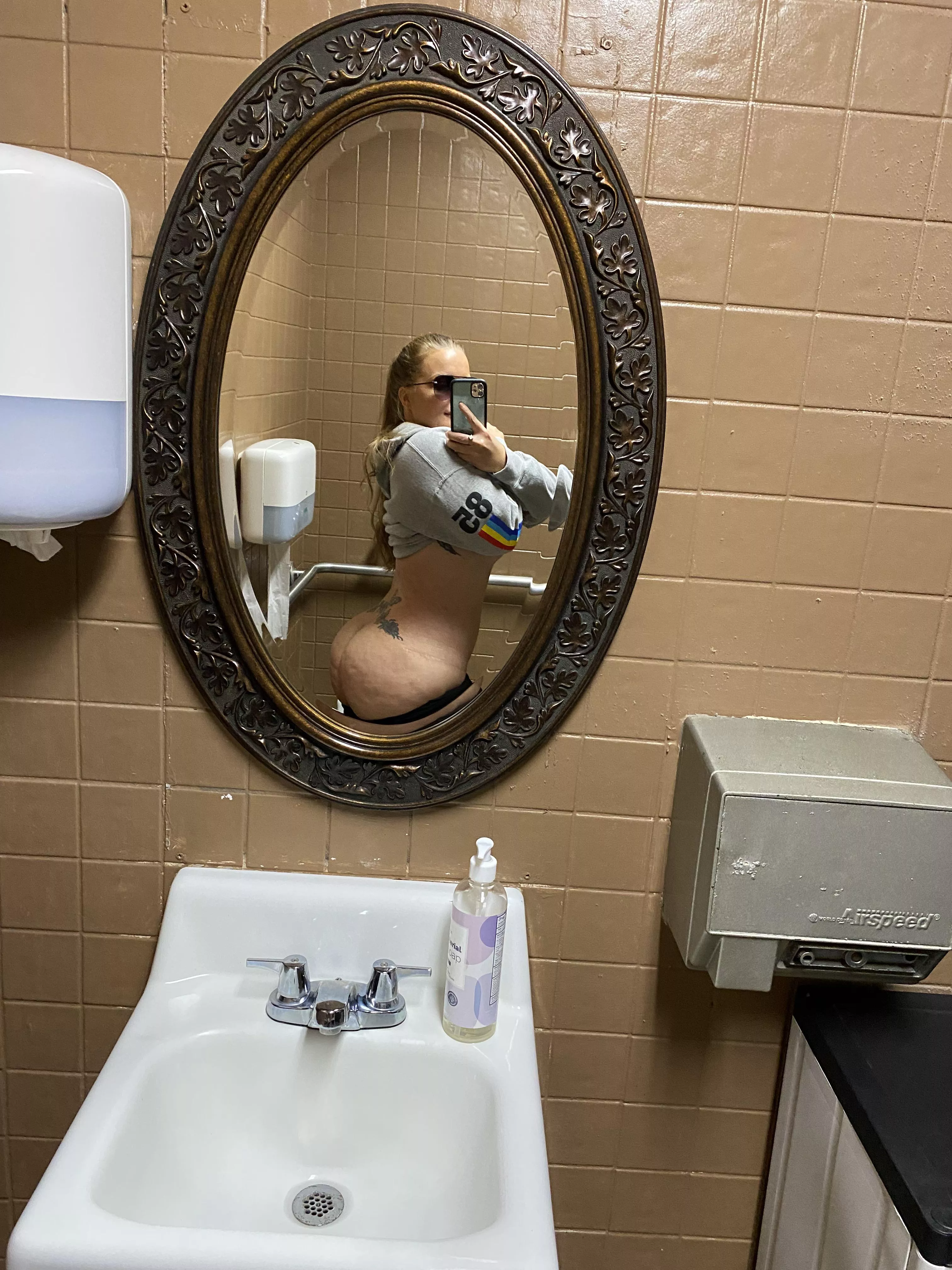 (F)eeling frisky at my Birthday breakfast 🎂🎉❤️